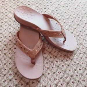 Vionic Women's Aliza Flip Flop Leather Sandal - Brand New in Box - Size 9.5